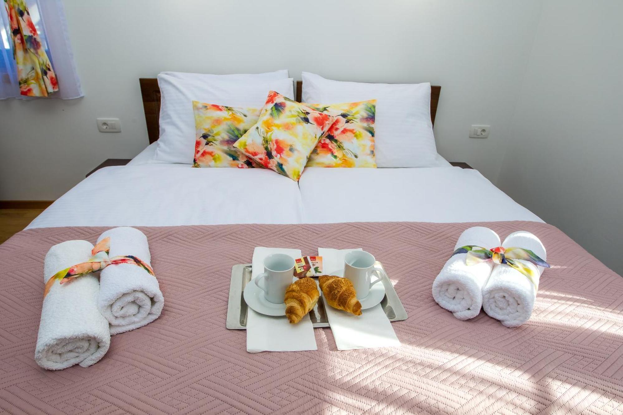 B&B Lady Of The Lake Jezerce Habitación foto