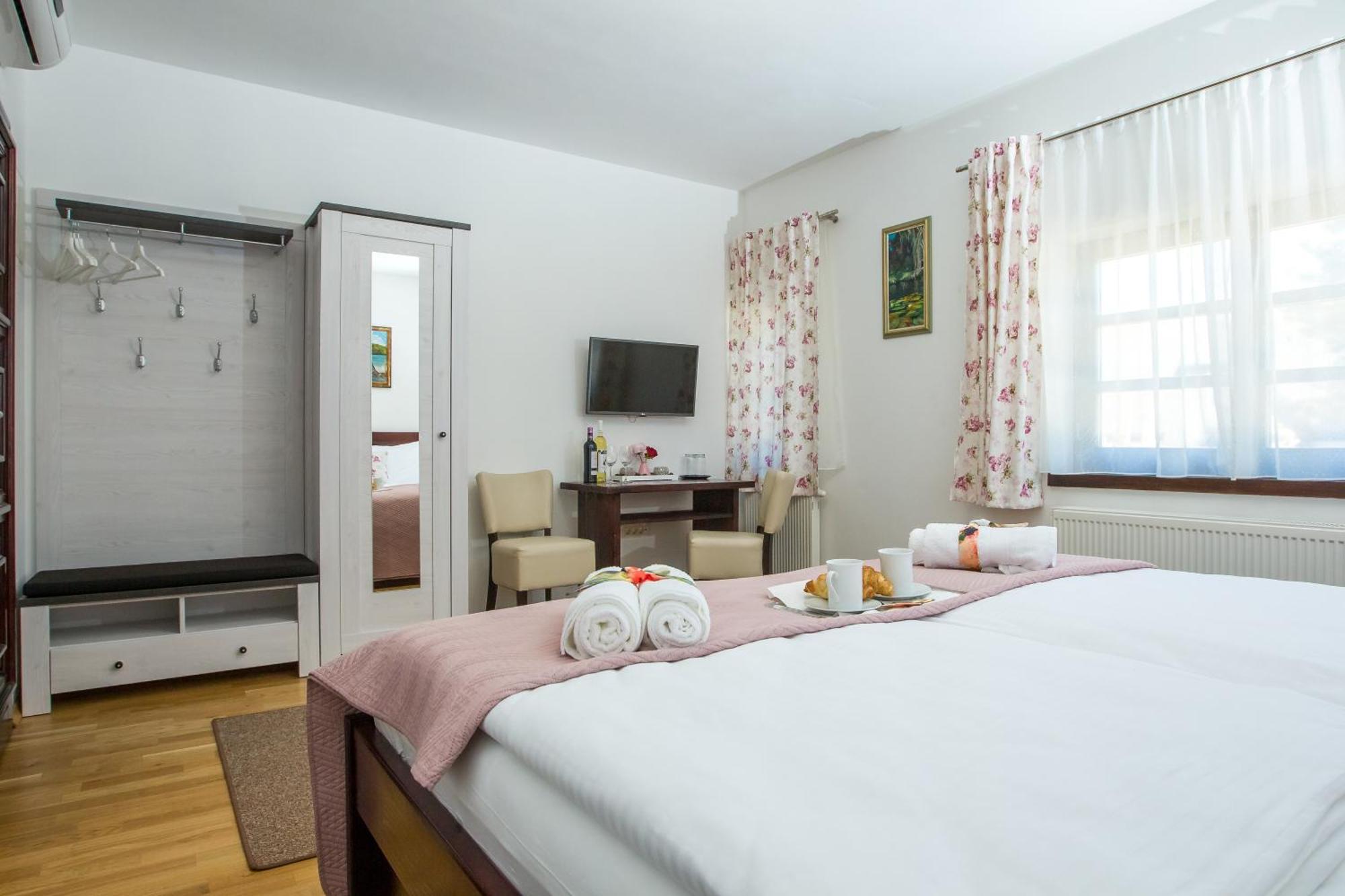 B&B Lady Of The Lake Jezerce Habitación foto